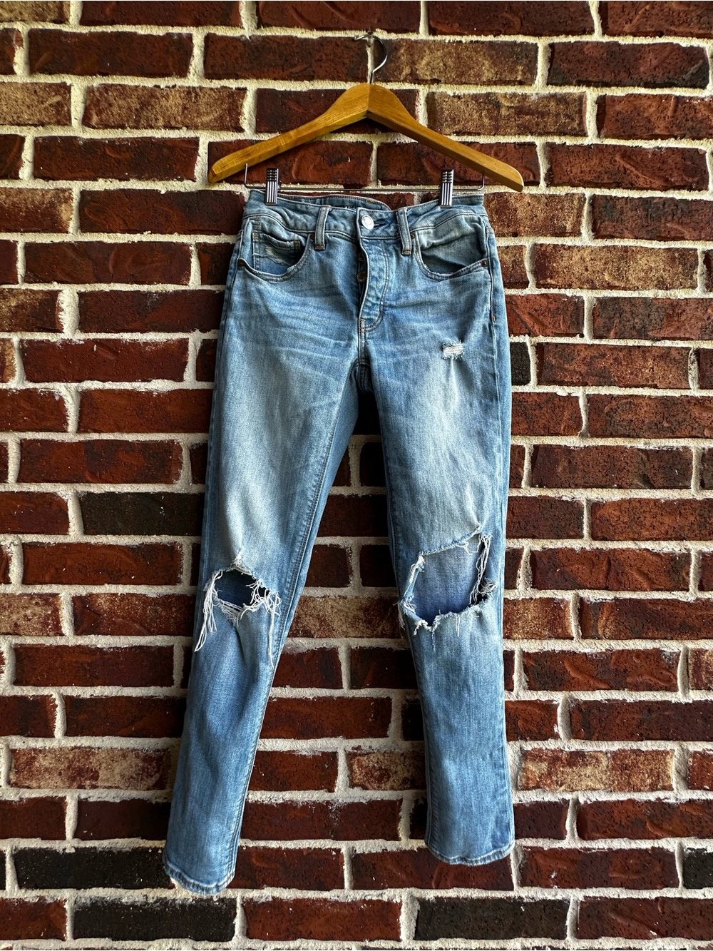 American Eagle Outfitters Light Blue Distressed Skinny Jeans